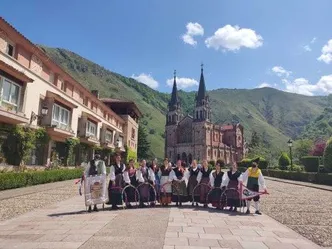Grupo Folklórico Covadonga