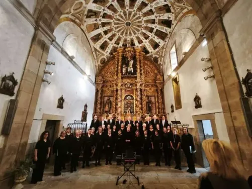 Singing with the Coral Amanecer