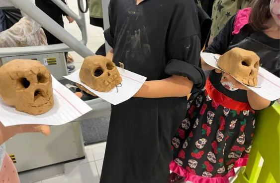 Calaveras de arcilla de Pintar-Pintar Editorial