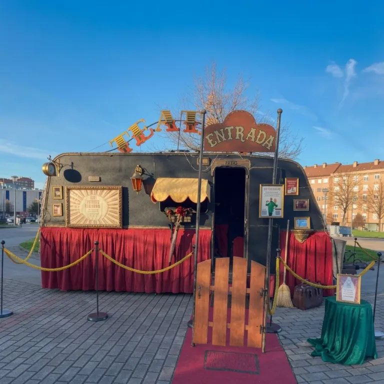 Arte en la Calle. Parque La Harinera (la Calzada). LA PETITE CARAVANE