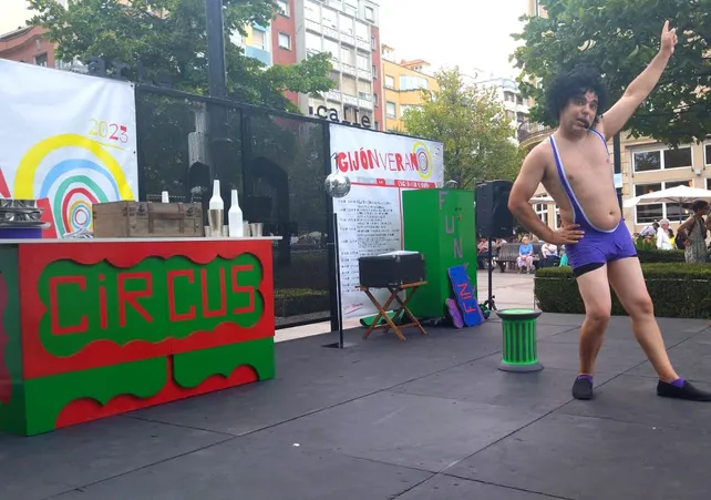 Circo Funky Show by Cía. Vuelta y media