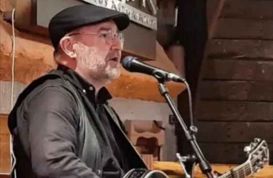 Asturias, if I could sing to you (Victor Manuel and other Asturian voices) by Manu Miranda