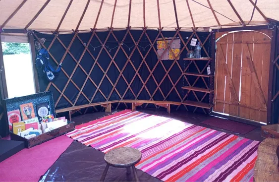 Mobile Library in the Nomad Yurt by Cuentos de Maleta
