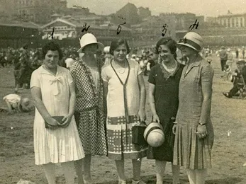 JORNADA I "MODA CON HISTORIA": "AÑOS VEINTE DEL SIGLO XX: EL ESTILO DE LA REVOLUCIÓN FEMINISTA"