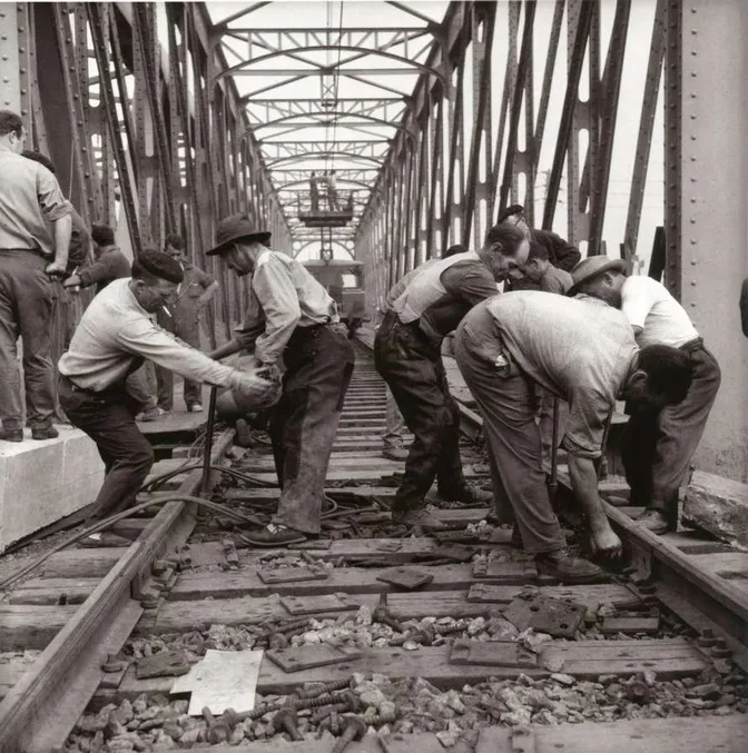 Lives of the Same Time. Social Photography by Mario Pascual (1959-1970)