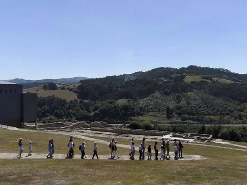 Shuttle bus to Veranes and guided tour