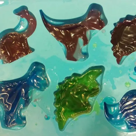 Ciencia jurásica: crea tu propio dinojabón