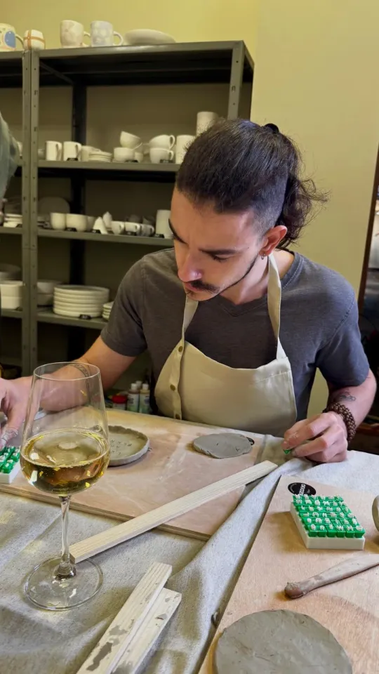 Open workshop with wine: uncork your creativity