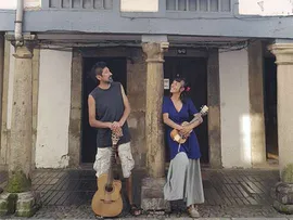 Arte en la Calle. Plaza Tres de Abril. FLOR DE NOPAL. (Canción popular latinoamericana)