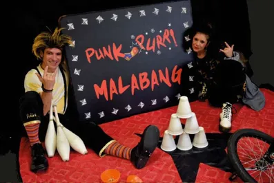 Arte en la Calle. Plaza Tres de Abril. CIA CIRCO EN LA LUNA. Punk purry malabang
