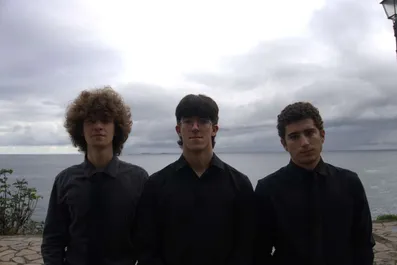 Arte en la Calle. Begoña. TESELA. (Rock, Pop Rock, Funky)