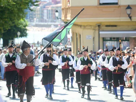 ARCU ATLÁNTICU FESTIVAL. Traditional Asturias Day parade in Gijón