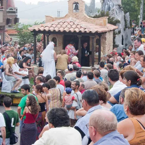 Desfile de carrozas de Valdesoto. Siero