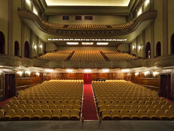 Purchase of Teatro Jovellanos season tickets
