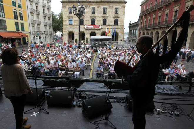 Plaza Mayor. ASTURIAN SONG CONTEST FINALS