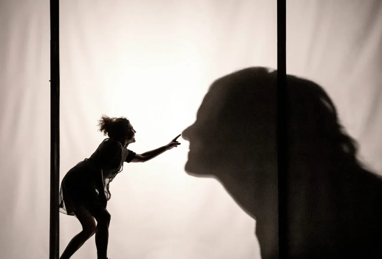 A ray of light, by Luz, micro y punto