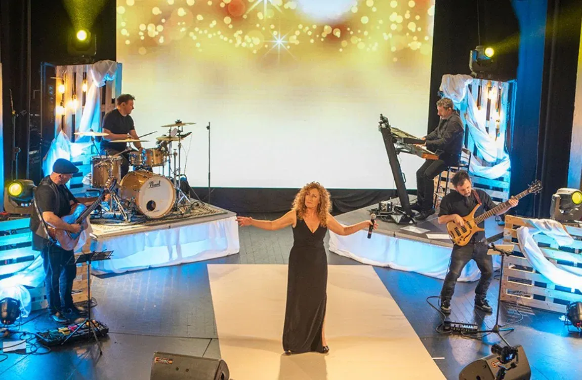 Mina Longo and her band