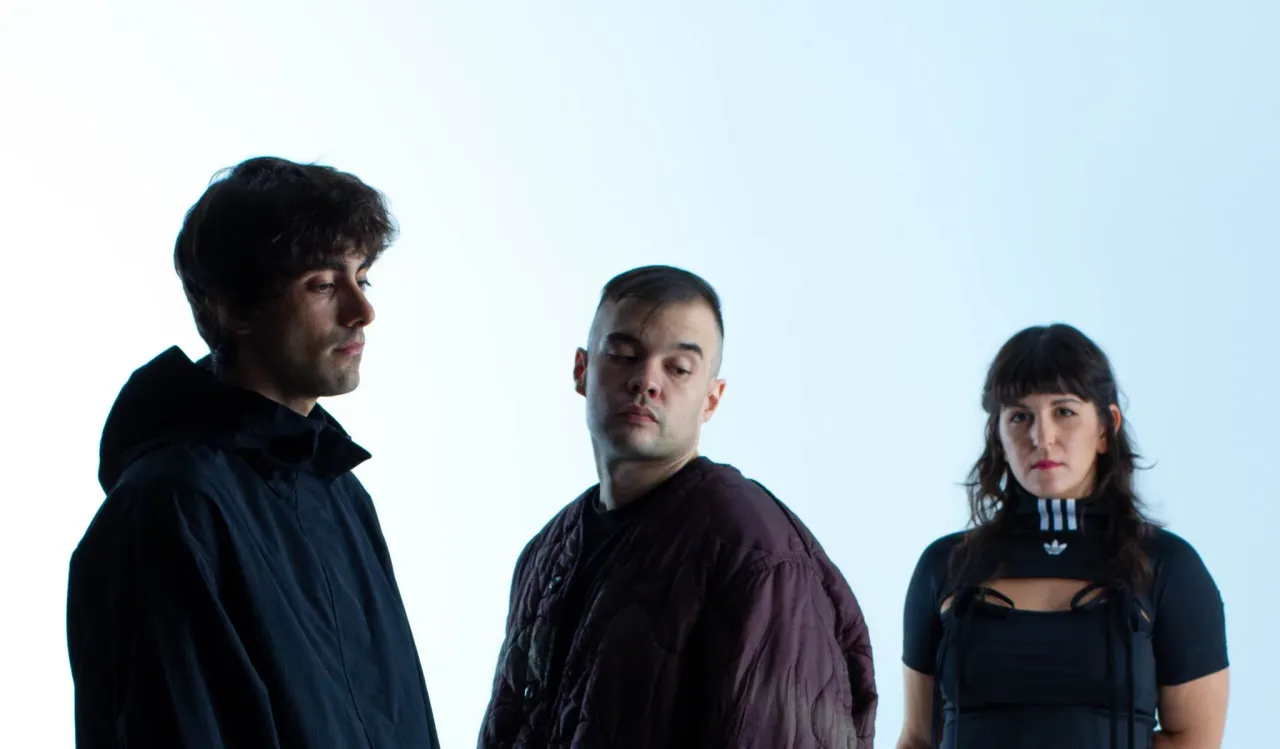 VVV [Trippin'You] + Roca Pintada