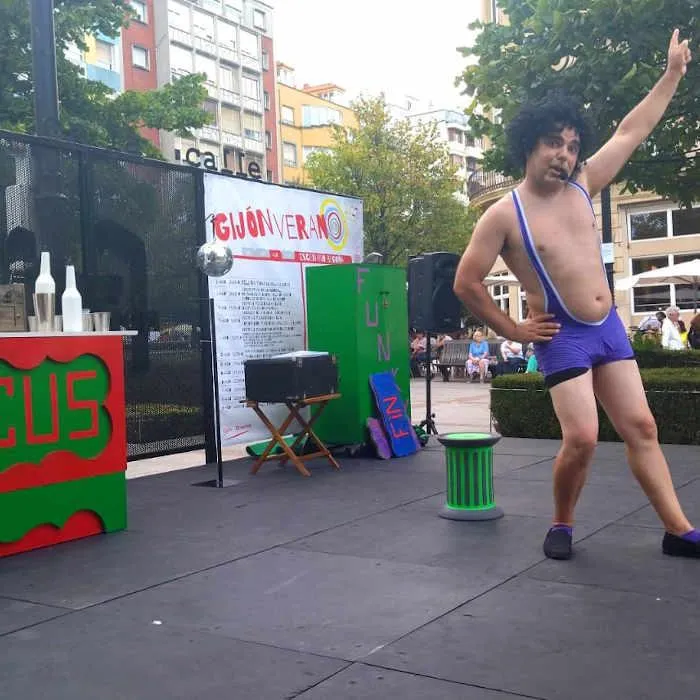 Circo Funky Show. Espectáculo infantil en Santa Eulalia de Oscos