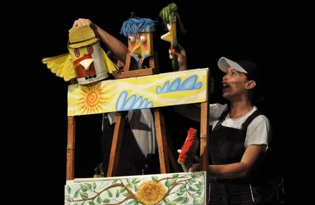 The painters from Grupo Teatro Los Pintores