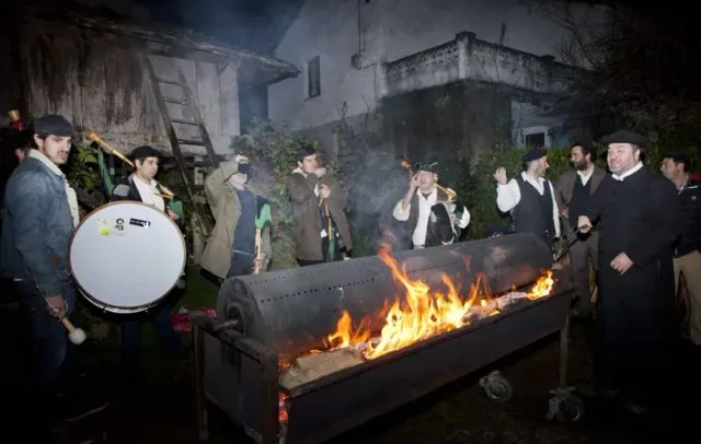 Noche Mágica y Festival del Esfoyón y Amagüestu en Navelgas