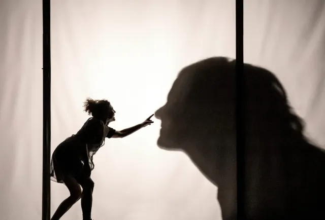 A ray of light, by Luz, micro y punto