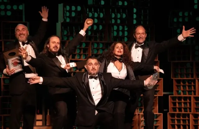 El Chigre Menguante by Saltantes Teatro