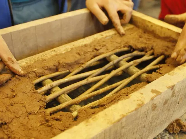 Taller «Construir con madera y barro»