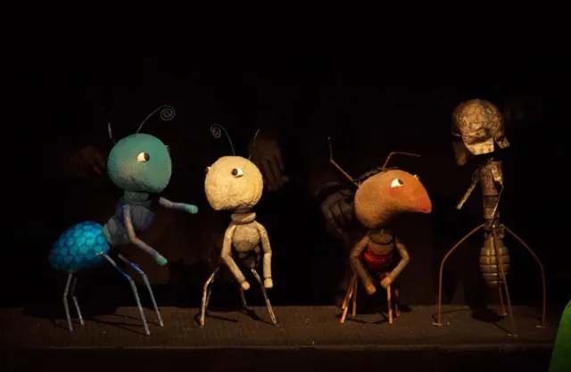 Azul and the color revolution by Mar Rojo Teatro